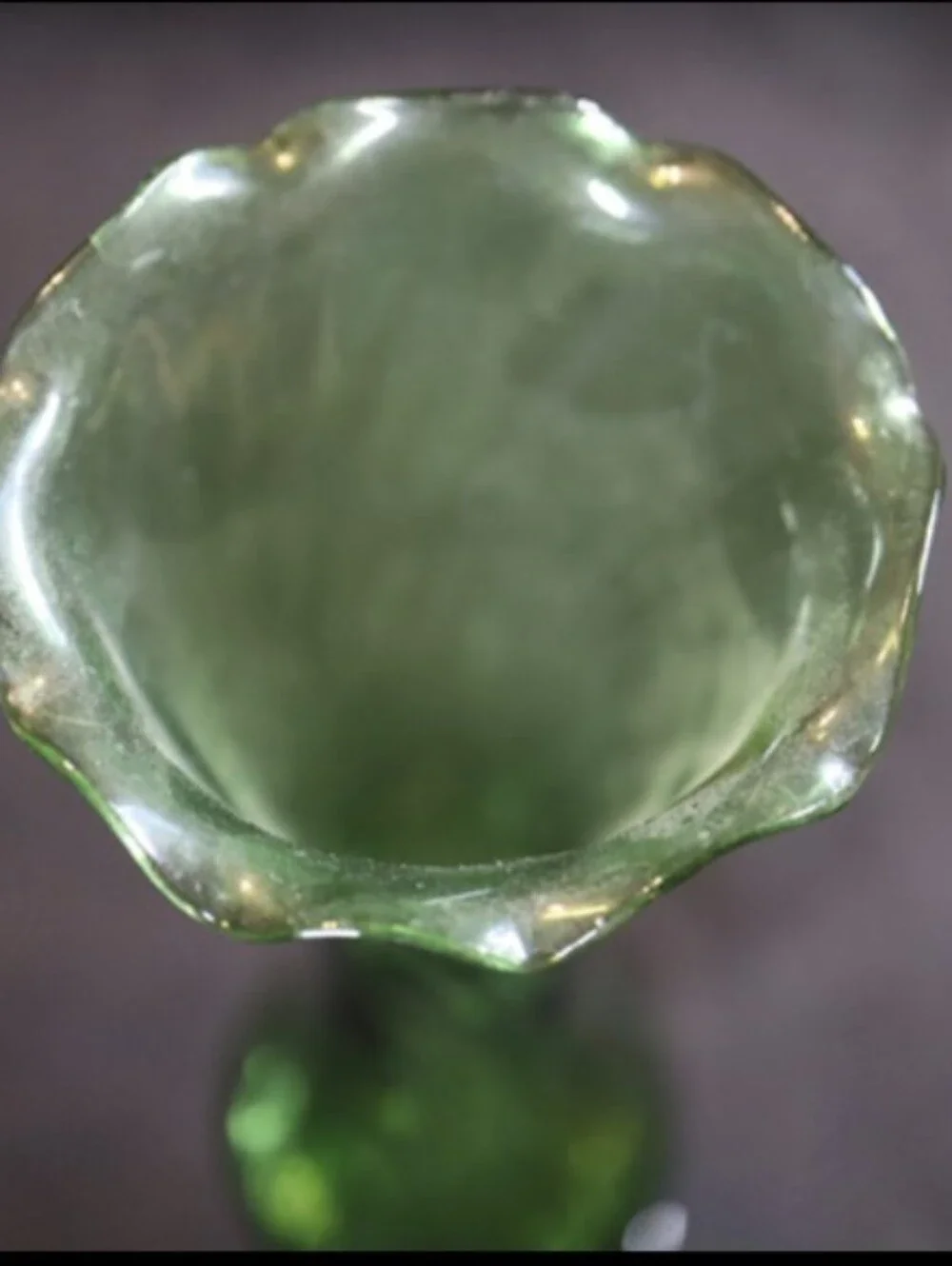 Vintage Hand-Blown Emerald Green Footed Ruffled Lip 8" Vase - Picture 3 of 6